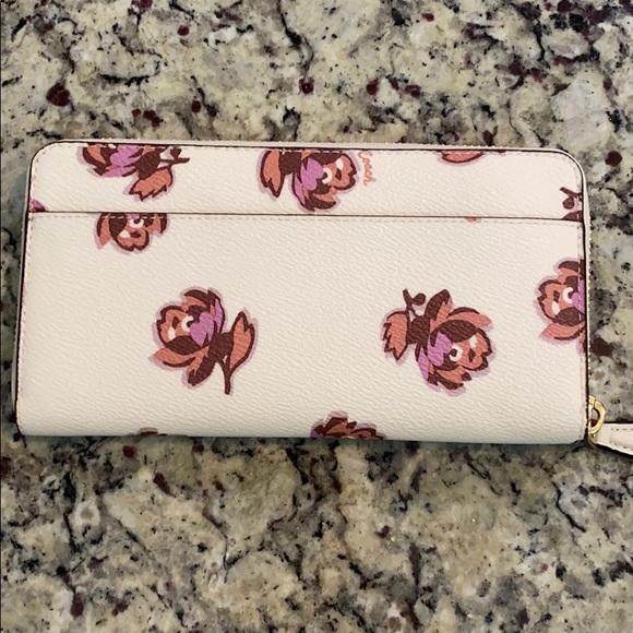 Coach - Picture 3 of 10